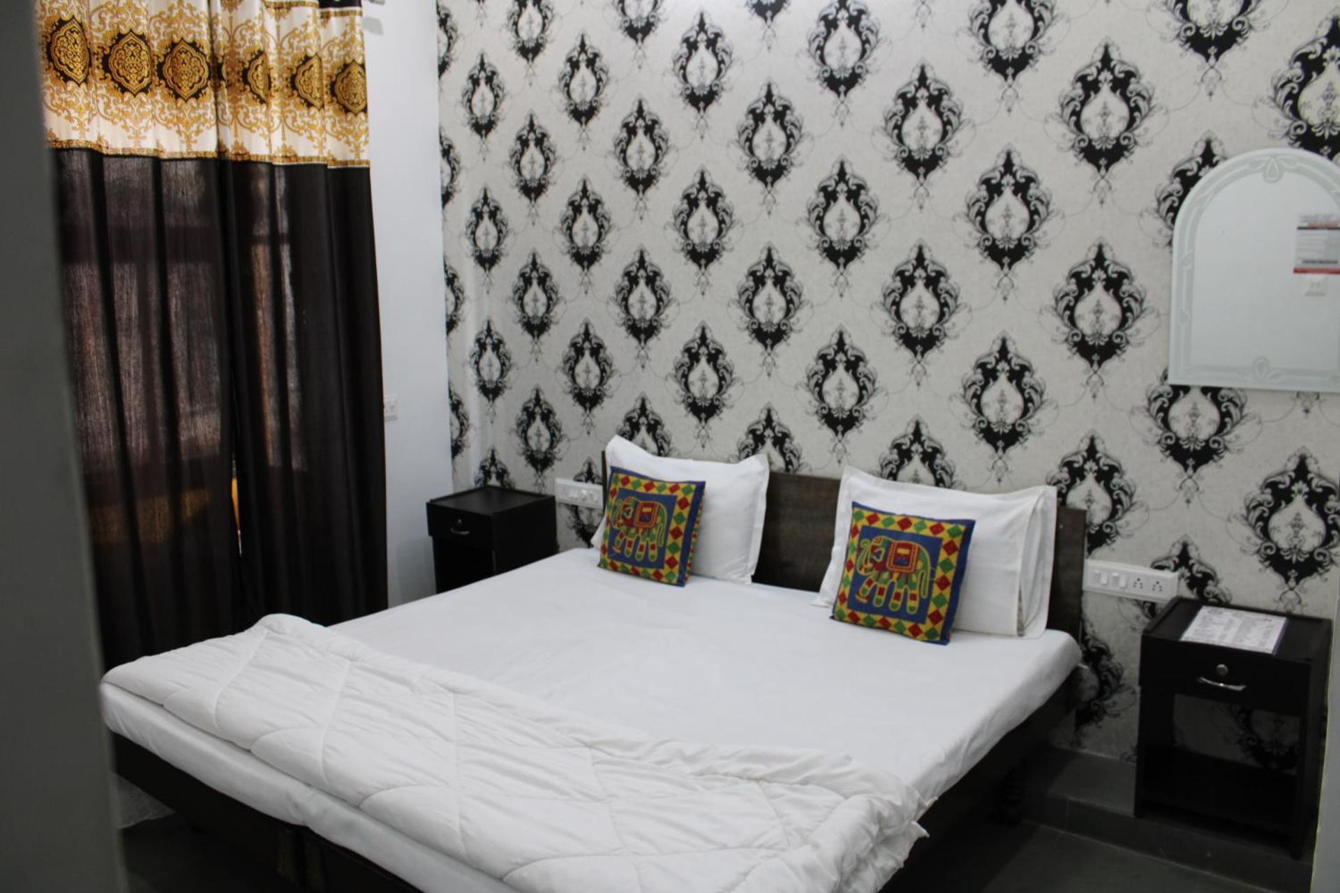 Hill Paradise Home Stay Udaipur Room photo